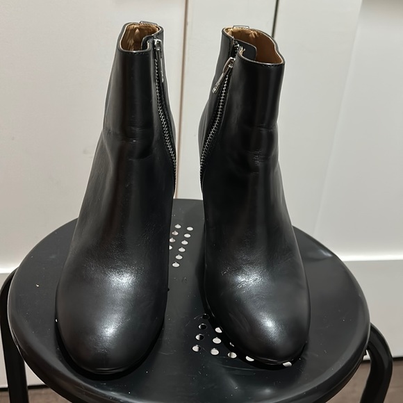 Calvin Klein Savana Mirrored Leather Bootie size 7 - Picture 1 of 6